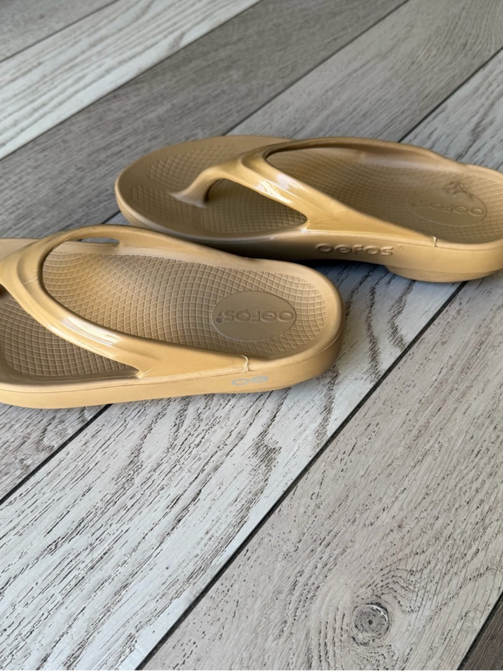 OOFOS Thong Sandals in Taupe Neutral - Picture 2 of 4